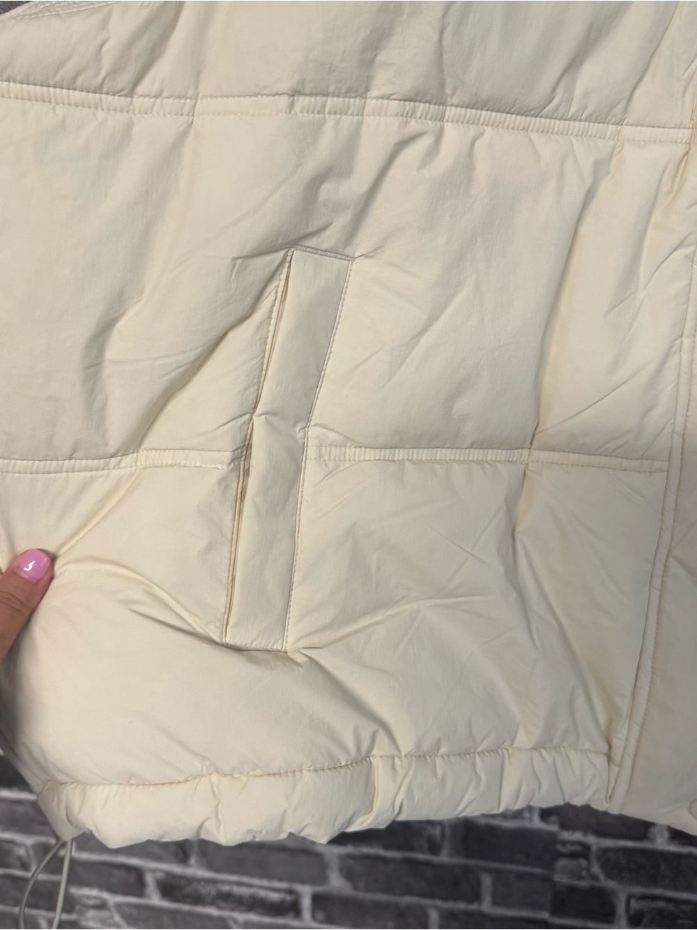 NWT Old Navy Water-Resistant Puffer Vest cream white cropped - Picture 6 of 11